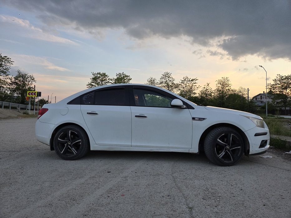 Chevrolet Cruze 2011 – 1.8 Benzina – Navigație Premium