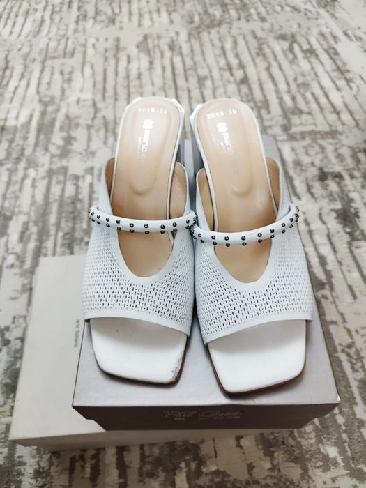 Продам женские босоножки