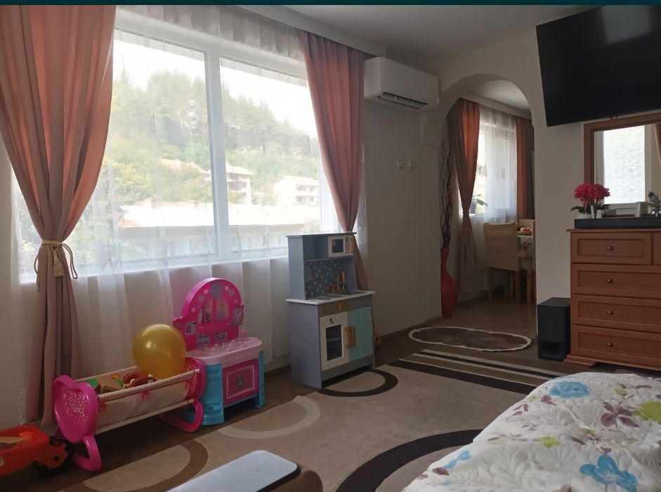Дава се под наем Етаж от къща в Тетевен - 96 кв.м за 59670 € - Снимка #2
