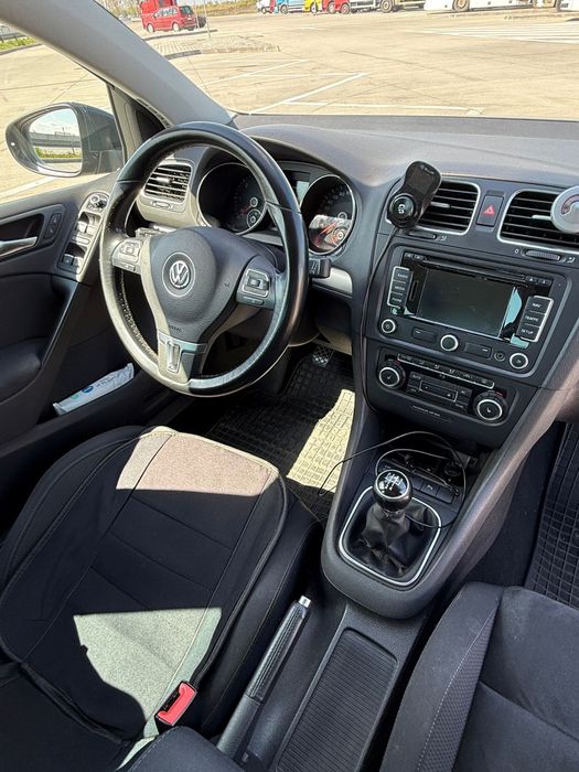 Vând golf 6 1.6 TDI 2010