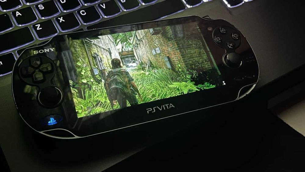 PS Vita OLED PCH-1104 modată - card 64GB, SD2Vita + husă