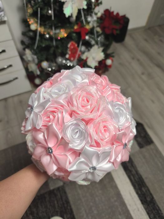 Trandafiri din satin