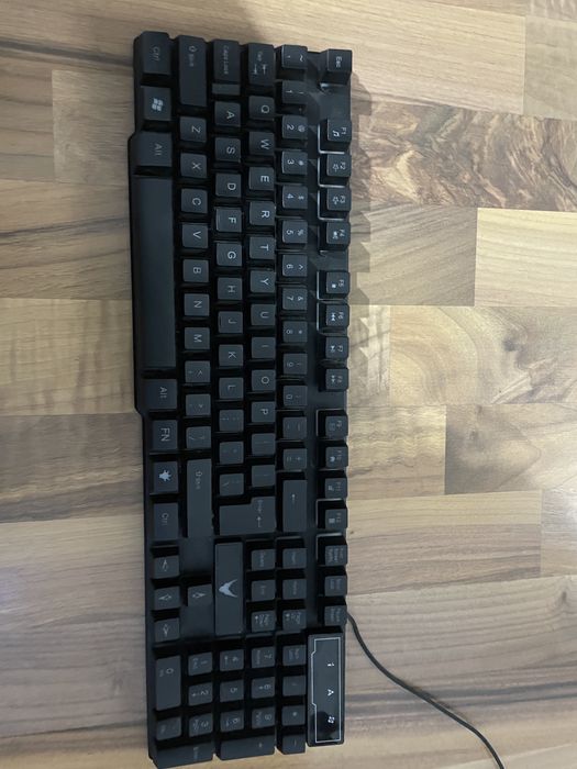 Vând tastatura gaming Rgb