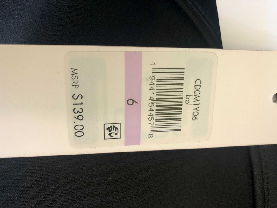 Рокля Calvin Klein с камъчета