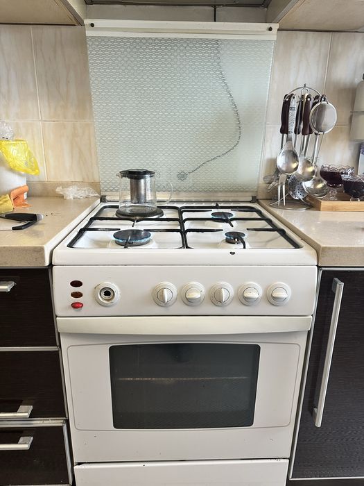 Продам газовую плиту