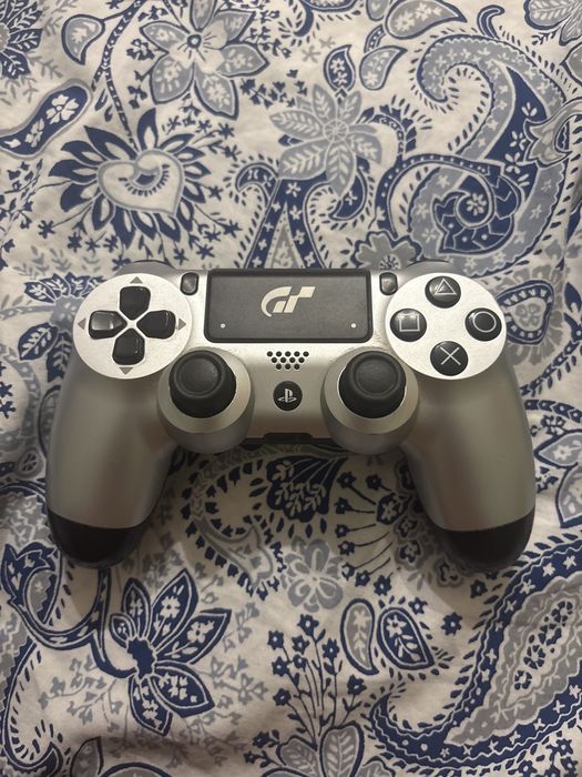 PS4 Slim editia Gran Turismo+2 controllere+2 jocuri+2 cabluri pentru controller