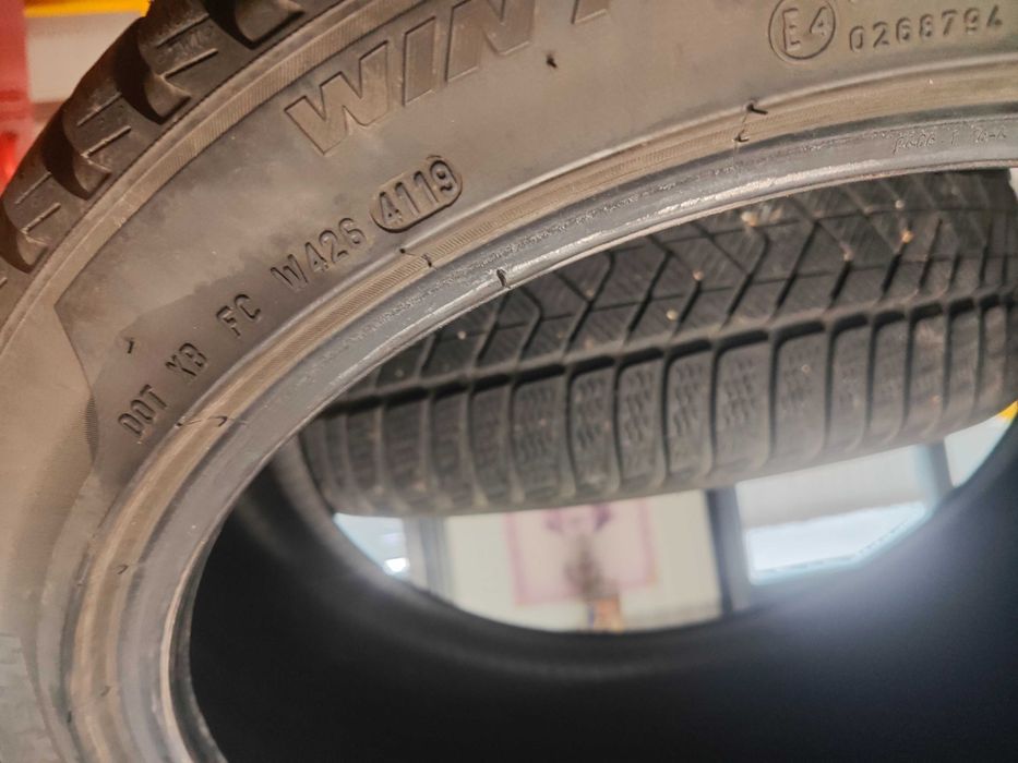 4бр. зимни гуми 235/40/19 Pirelli