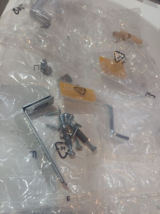 Бяло бюро jysk-40/100см. с едно бяло чекмедже.