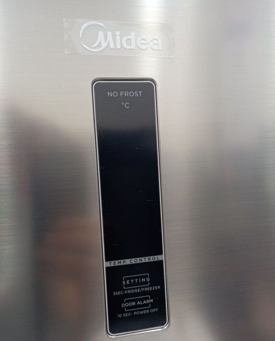 Вертикальная морозилка Midea