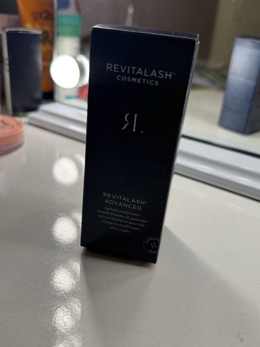 Серум за мигли revitalash