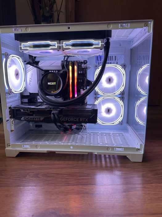 Геймърски компютър/ I5 10500/Водно/32GB/RTX 5070/1TB SSD