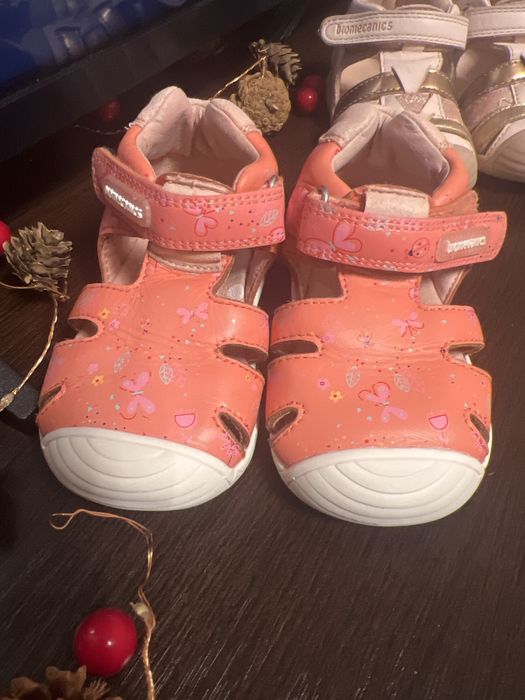 Vând 2 perechi de sandale bioemcanics