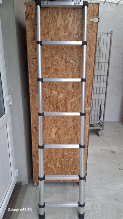 Scară de aluminiu telescopică