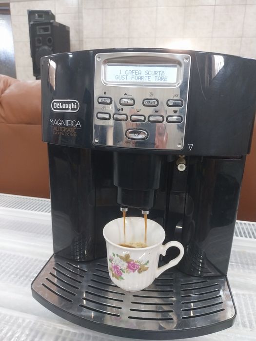 Expresor cafea Delonghi Magnifica Automatic Capuccino și Eleganza