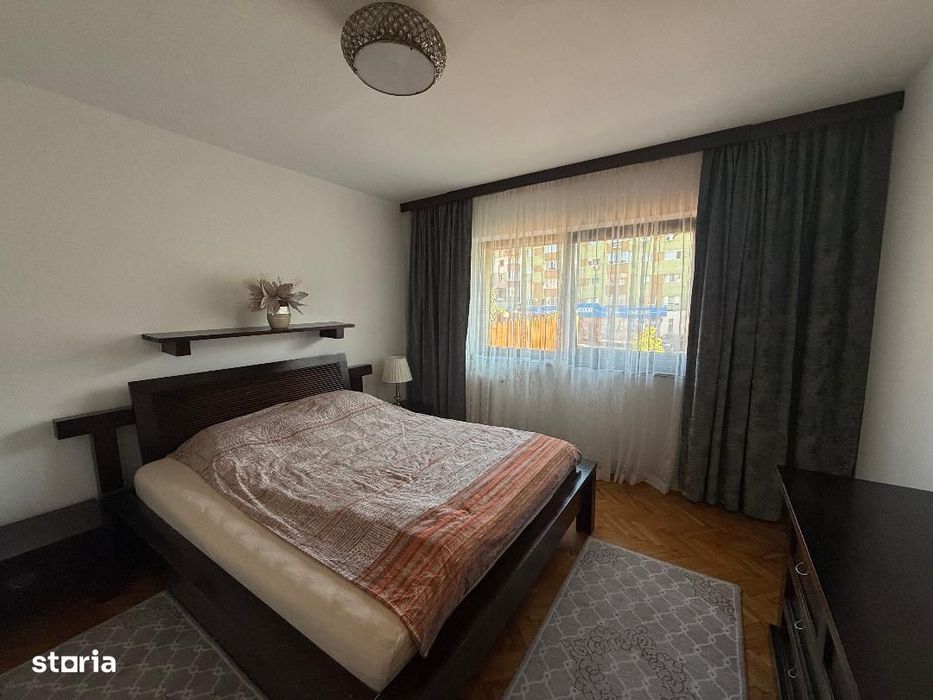 De vanzare Apartament 3 camere, zona Ampoi 3.