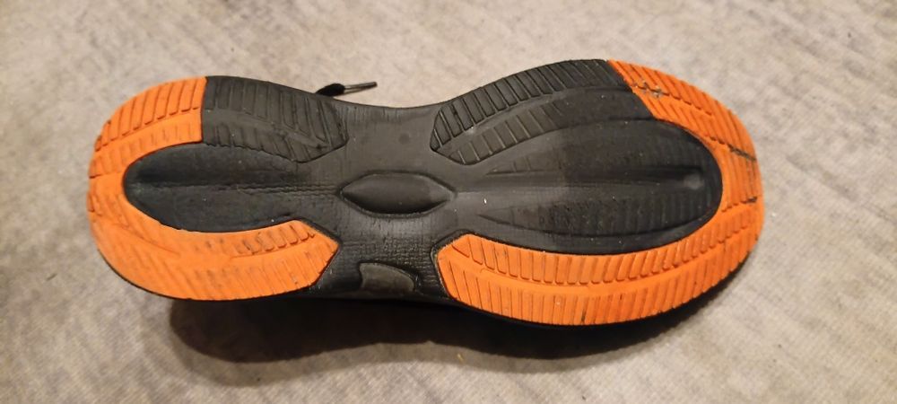 Продам кроссовки Adidas