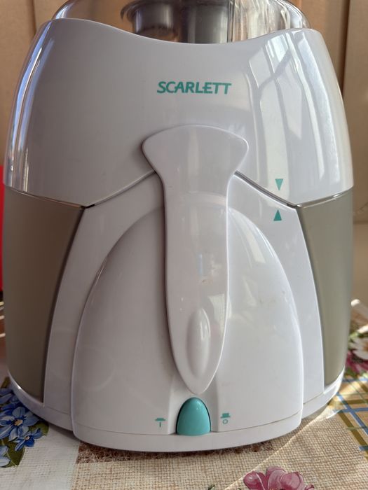 Сокоизстисквачка Scarlett SC-014 (300W) – Като нова / Отлично състояние