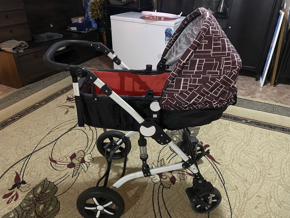 Коляска почти новая