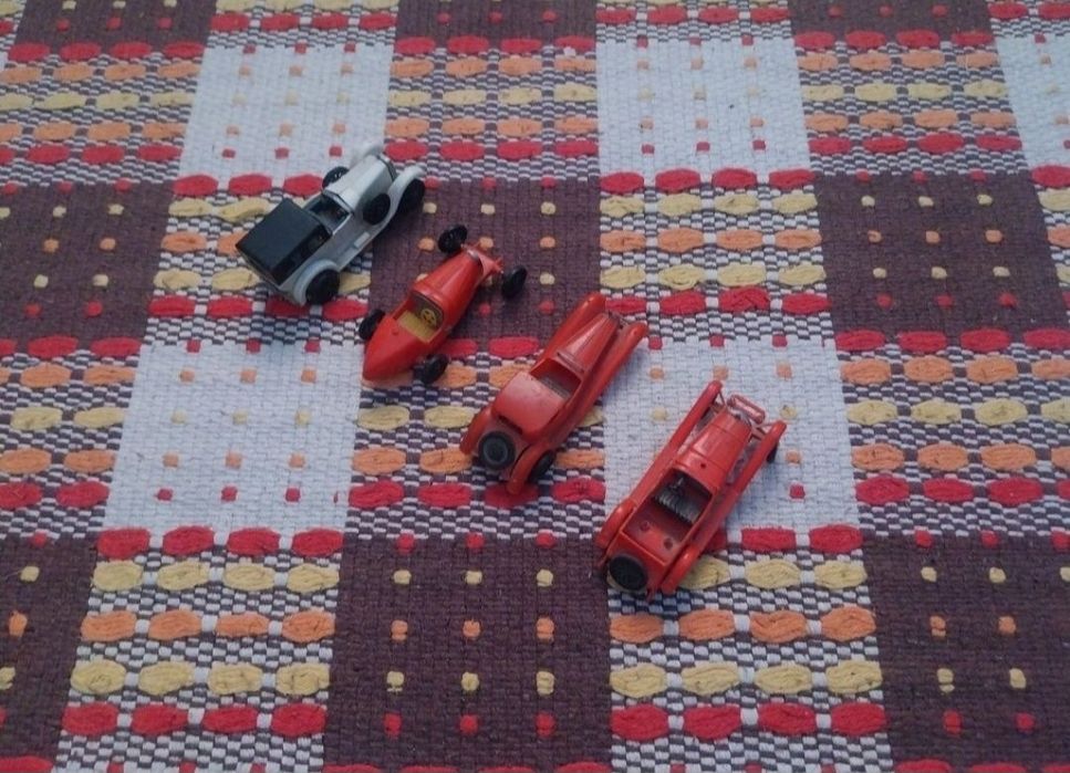 Mașinuțe vechi de colecție.