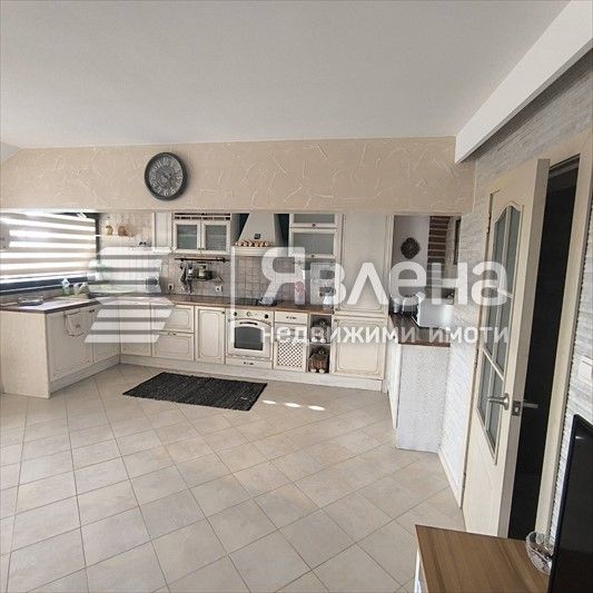 Дава се под наем Тристаен апартамент в Бургас, Възраждане - 97 кв.м за 767 € - Снимка #9