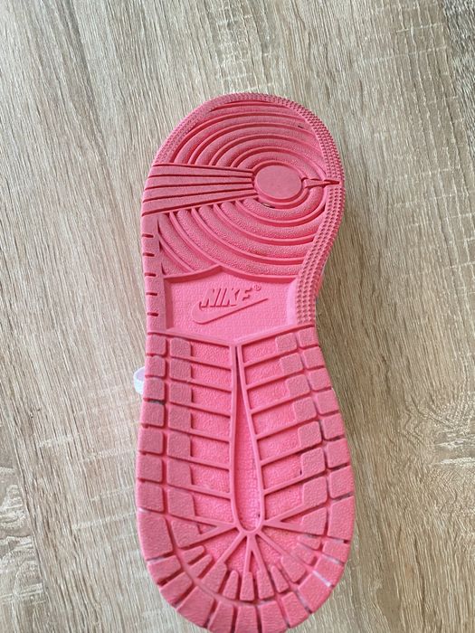 Pantofi sport Nike air jordan 1 Mid Pastel Black Toe. 37.5 marime