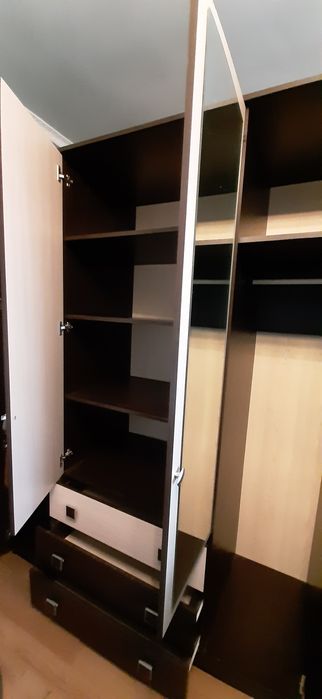 Шкаф для вещей с зеркалом