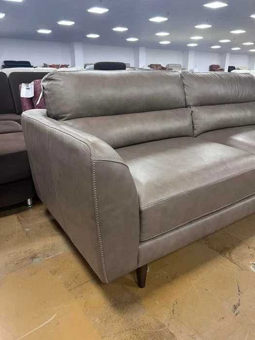 Бежов кожен диван тройка - 100 % естествена кожа.