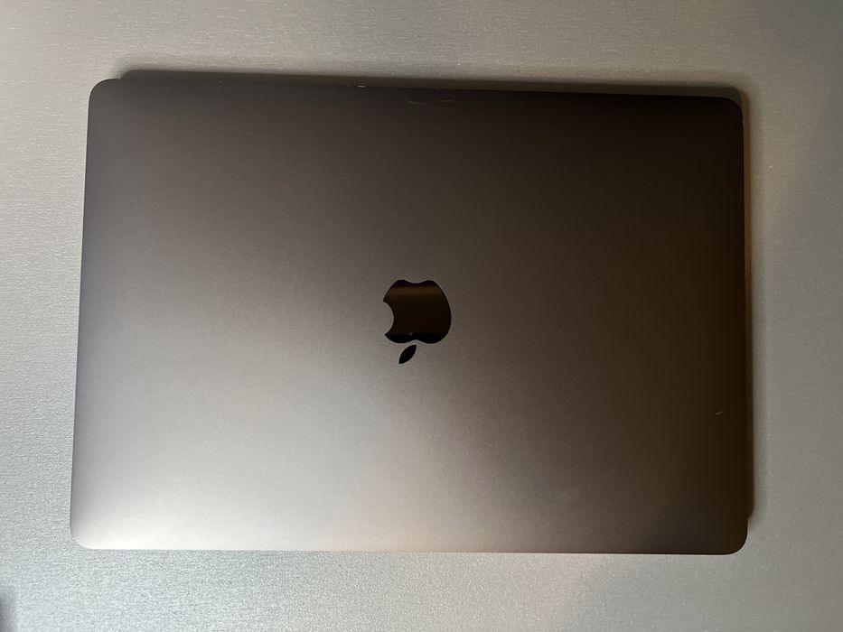 MacBook PRO 13’ Touch Bar 2019 в идеальном состоянии
