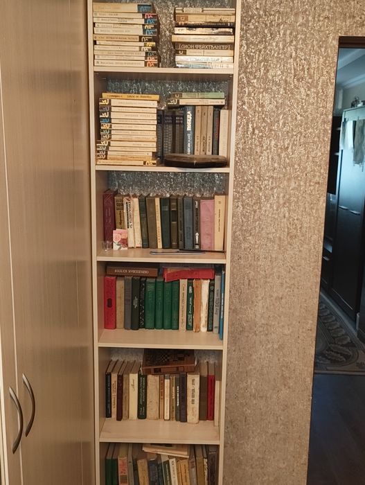 Книги, продам срочно