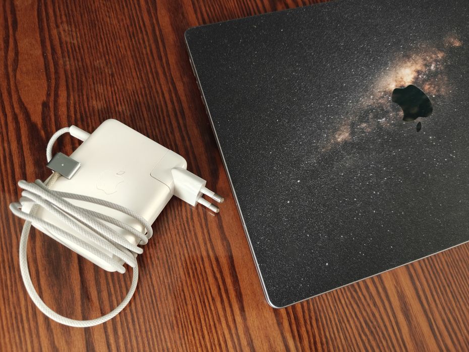 Продам Macbook M1 pro 16 1TB
