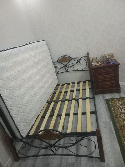Кровать металическии