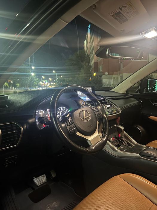 Продам LEXUS NX 300