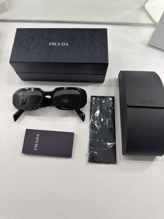 Оригинални Слънчеви очила Prada