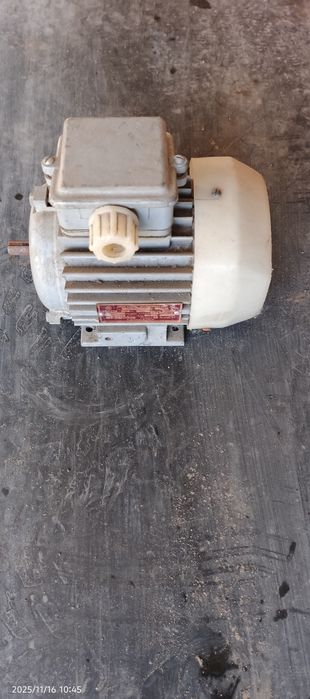 Продам асинхронный двигатель
