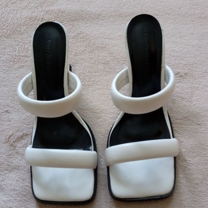 Босоножки в идеальном состоянии  Bottega Veneta