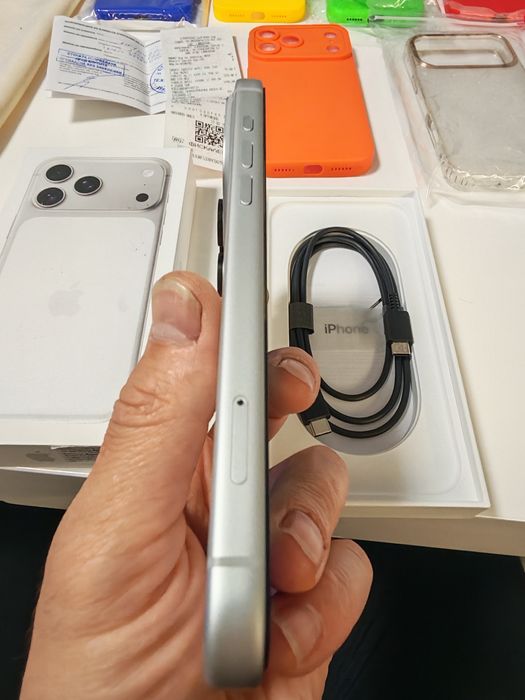 iPhone  17 pro Max Silver 256gb