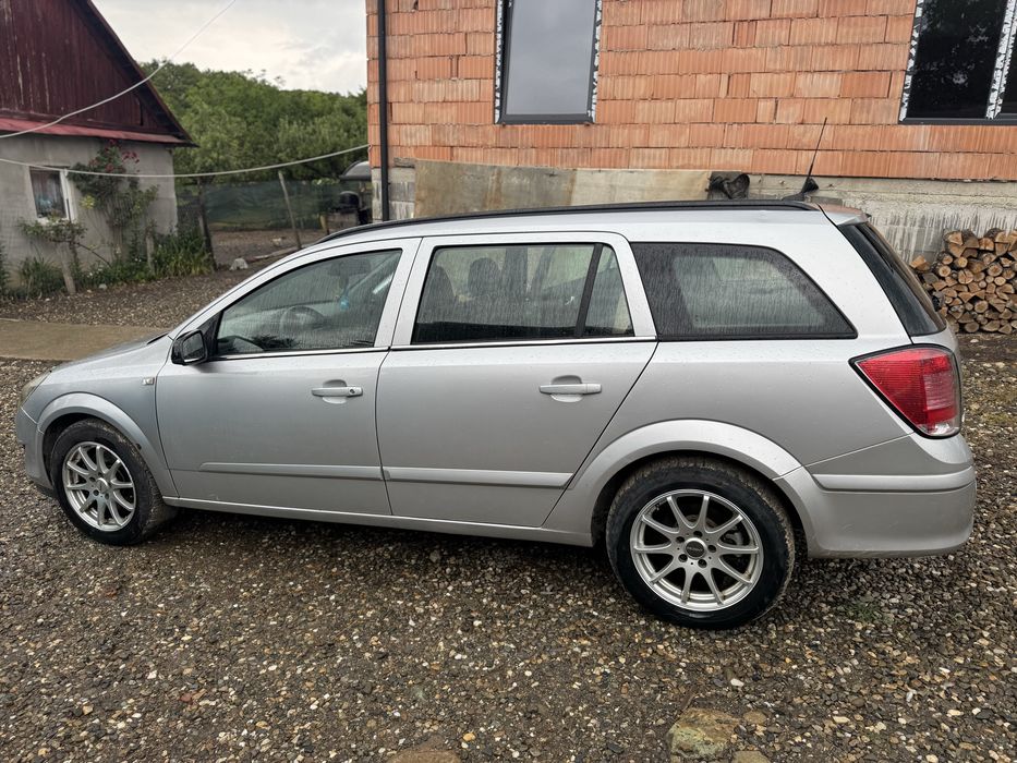 Vând opel astra.