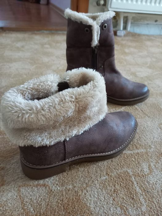 Vindem ghete noi ,piele naturala ,mărime 36