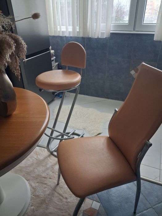 2 бр. стол + 1 бр бар стол