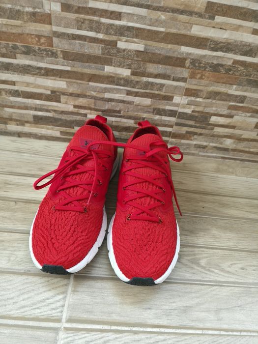 Under Armour HOVR Phantom 2 спортни обувки червени като нови, номер 43