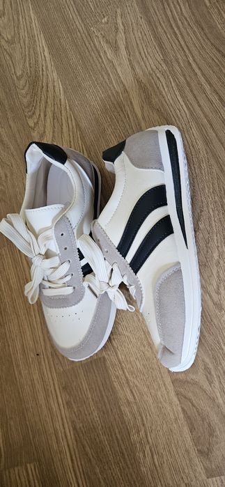 Adidasi marimea 35 Nou