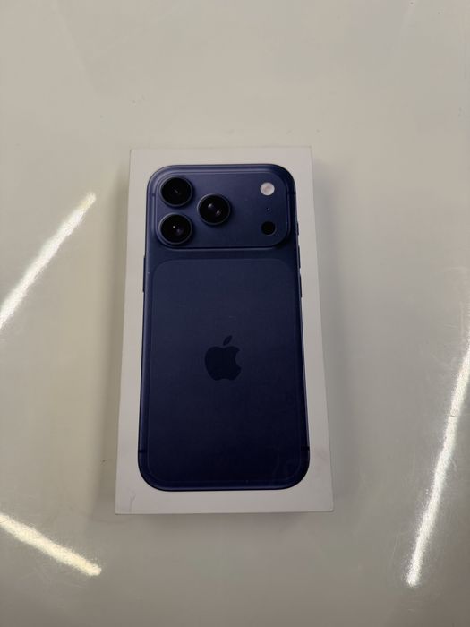 Като нов Iphone 17 pro Deep Blue 256 GB