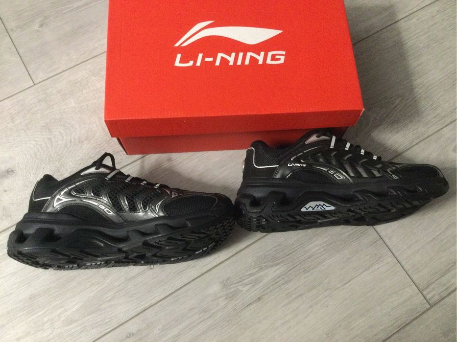 Продам очень стильные кроссовки Li NING оригинал размер 39