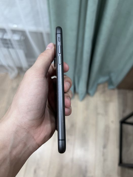 iPhone 11 черного цвета б/у