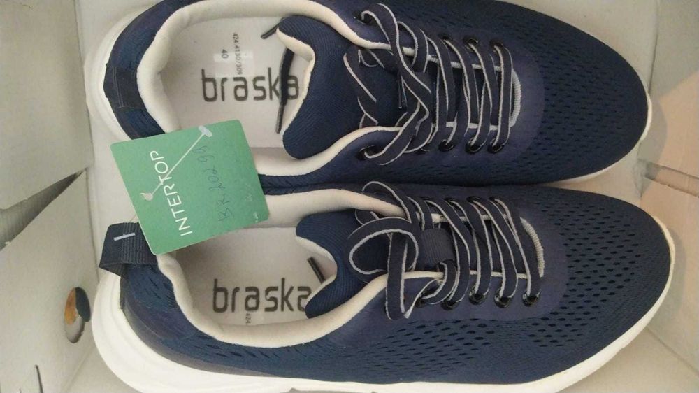 кроссовки Braska 40 размер. Куплена в Intertop