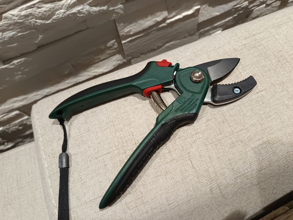 Vând foarfecă de grădină