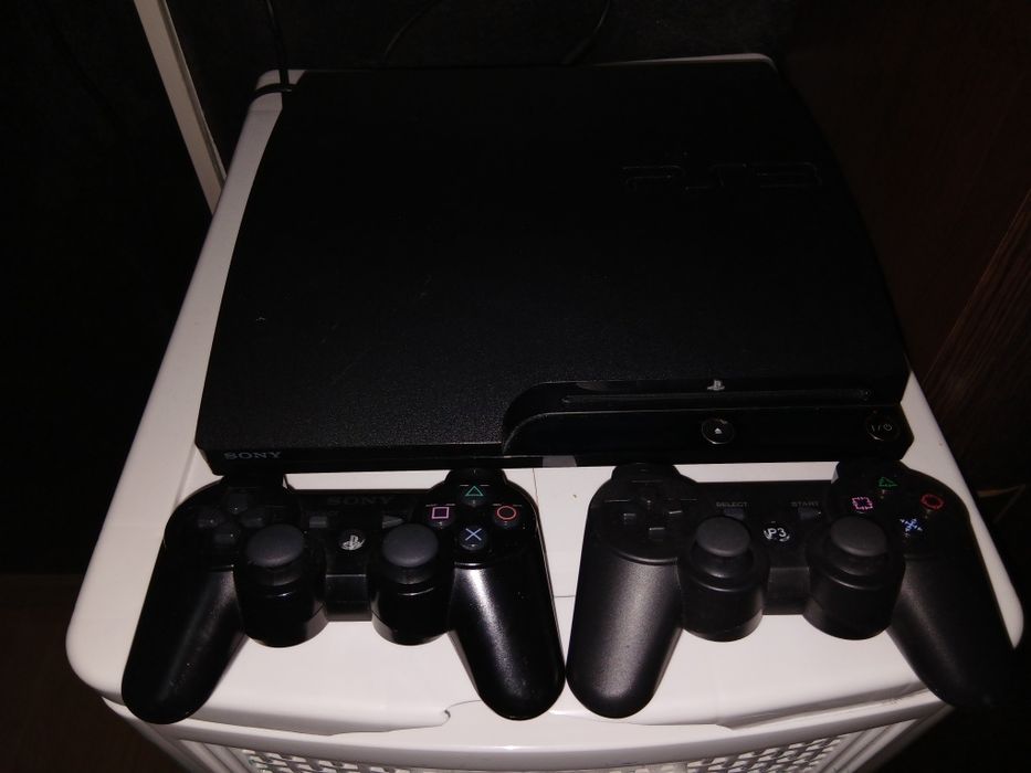 Vând PlayStation 3
