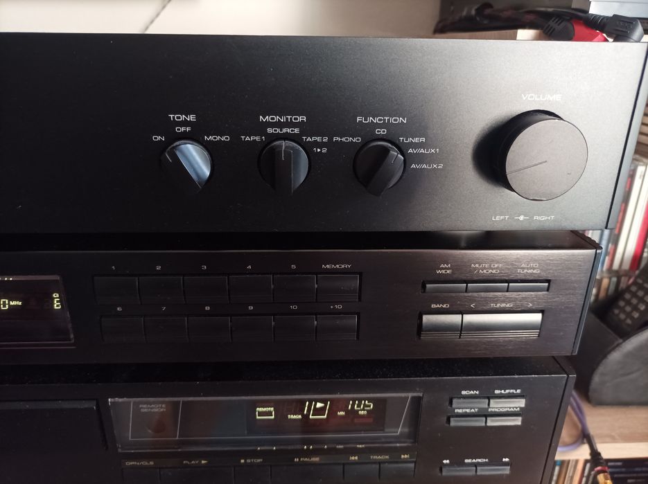 Продавам hi-fi сет усилвател, СД преар и тунер Rotel