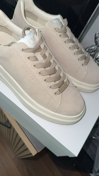 Обувки Guess Elba