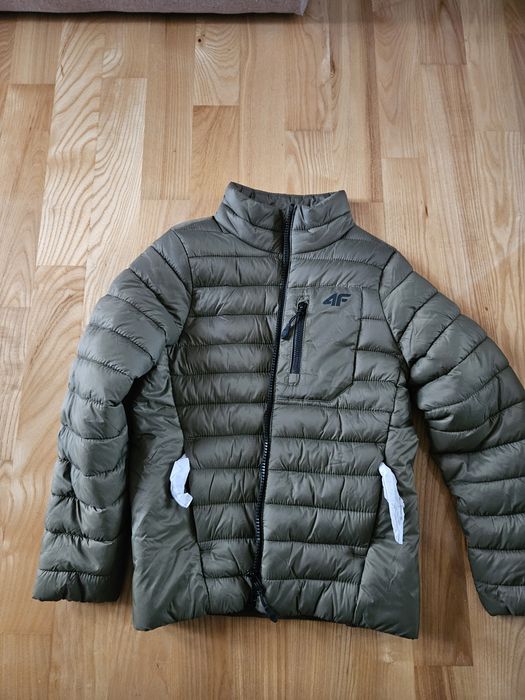 Geaca 4F noua marimea 134